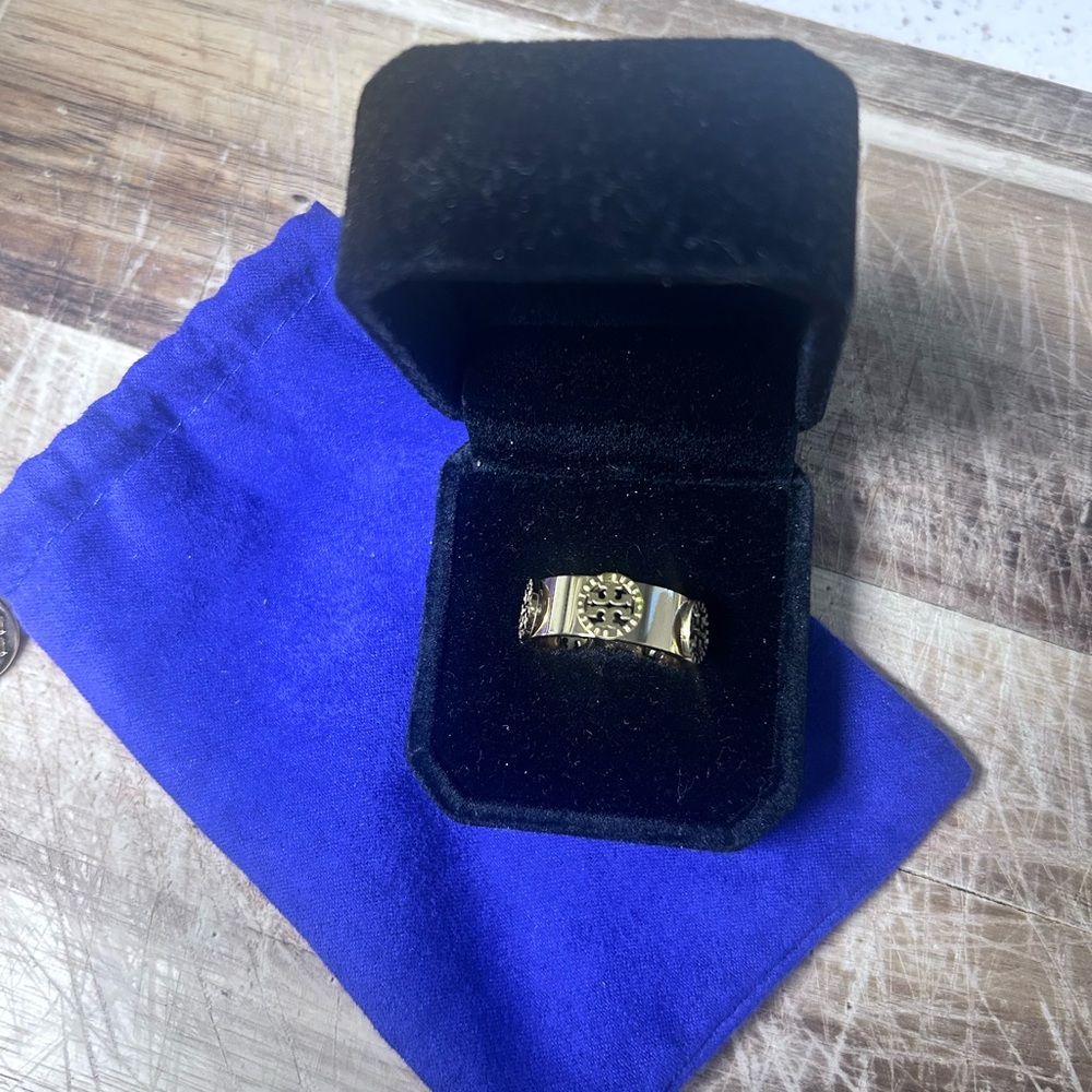Tory Burch NWOT Gold Logo Ring - Picture 5 of 6
